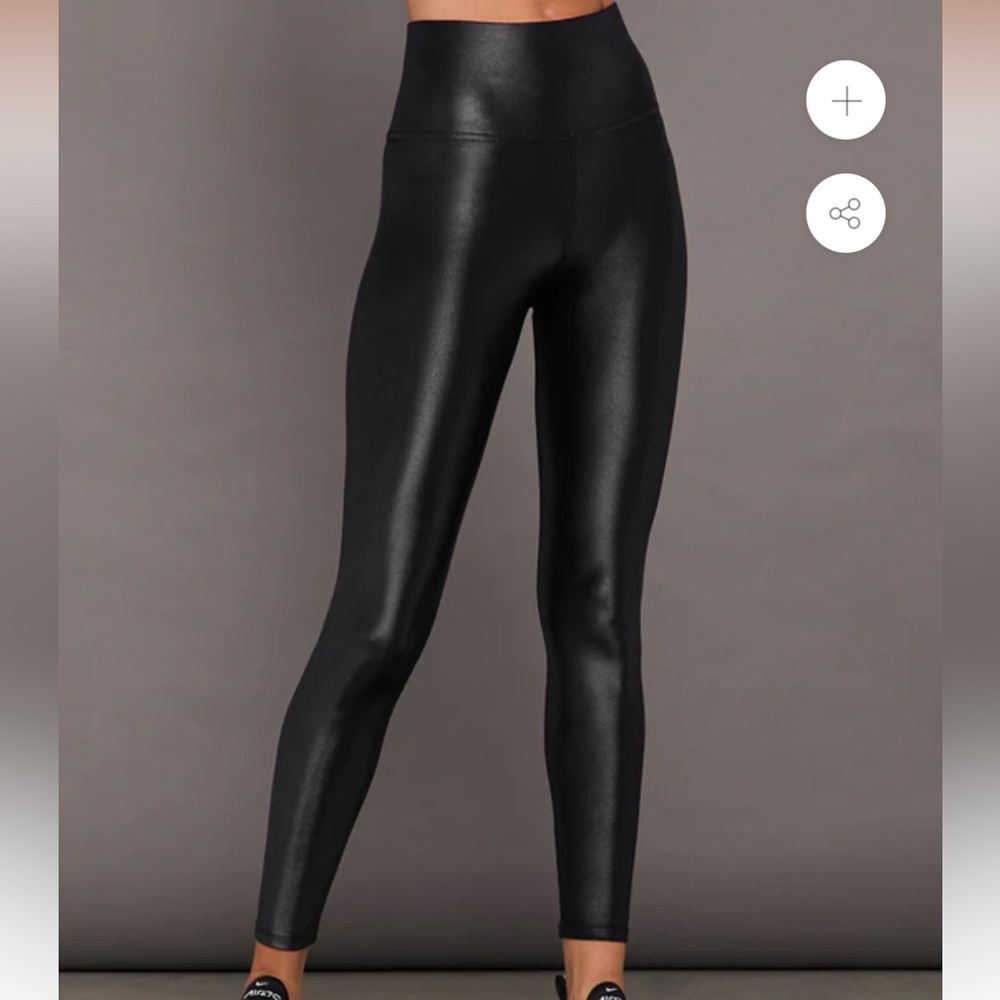 Carbon38 Legging in Takara Shine